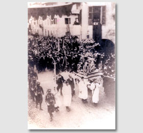 Processione religiosa della Beata Vergine Maria di Sommariva del Bosco accompagnata dai soldati (primi anni del novecento)
